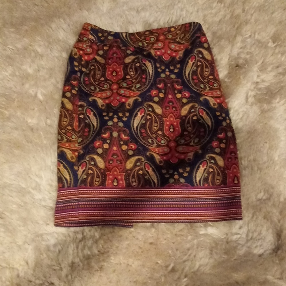 Fun retro print skirt.